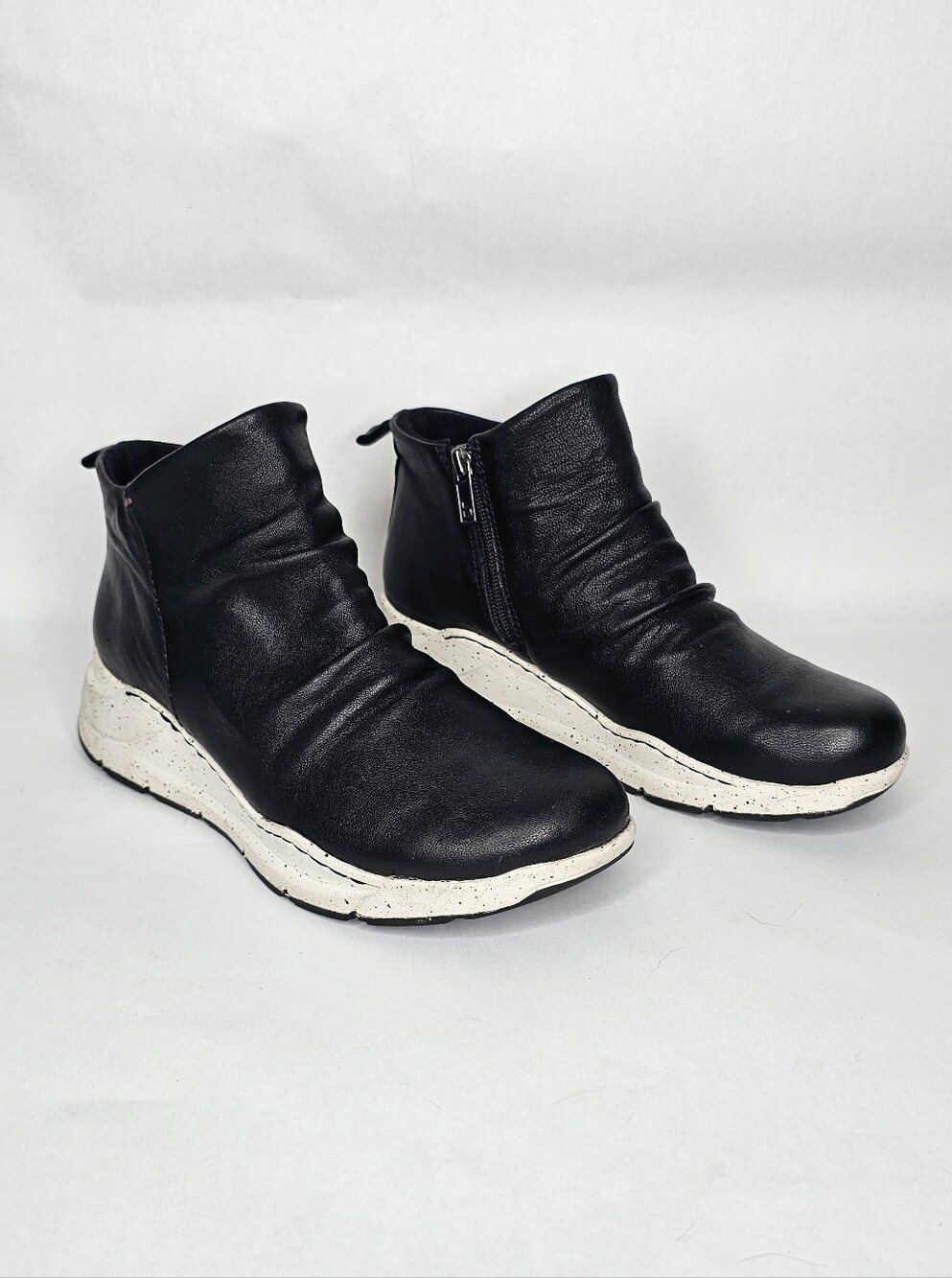 Bionica Comfort Black Leather Zip White Speckled Soles Ankle Sneakers Boots 9